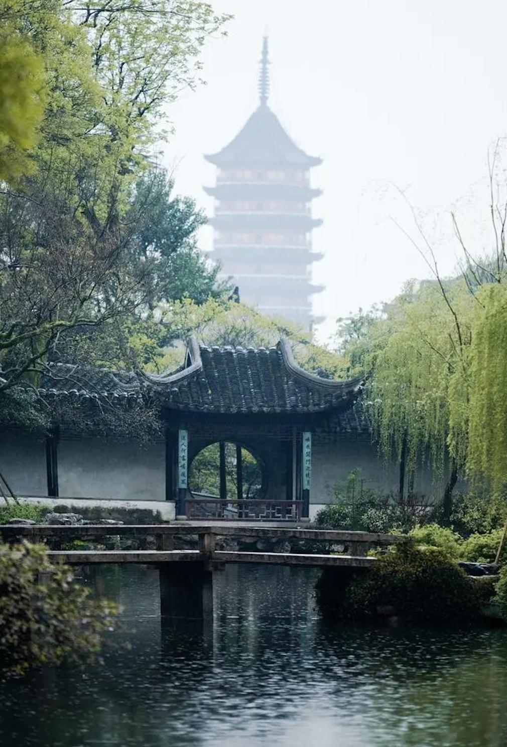 宋朝人一定有睡午觉的习惯，尤其是夏天，特别喜欢睡午觉。苏舜钦、蔡确、杨万里，李重