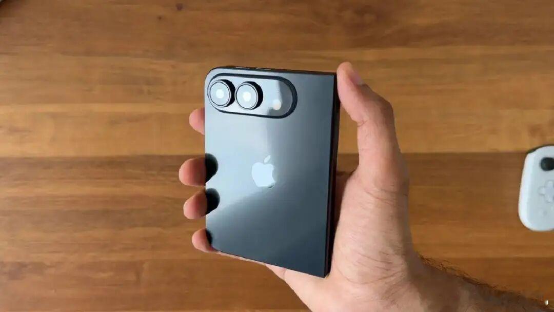 iPhoneUltra科技感还是满满的iPhoneUltra正面首次曝光 ​​​