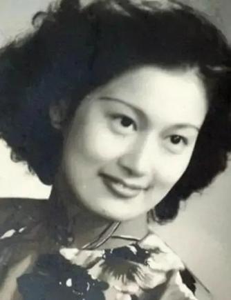 1977年，教育家叶公超与堂妹发生不正当关系，两人的地下关系被妻子袁永熹发现后，
