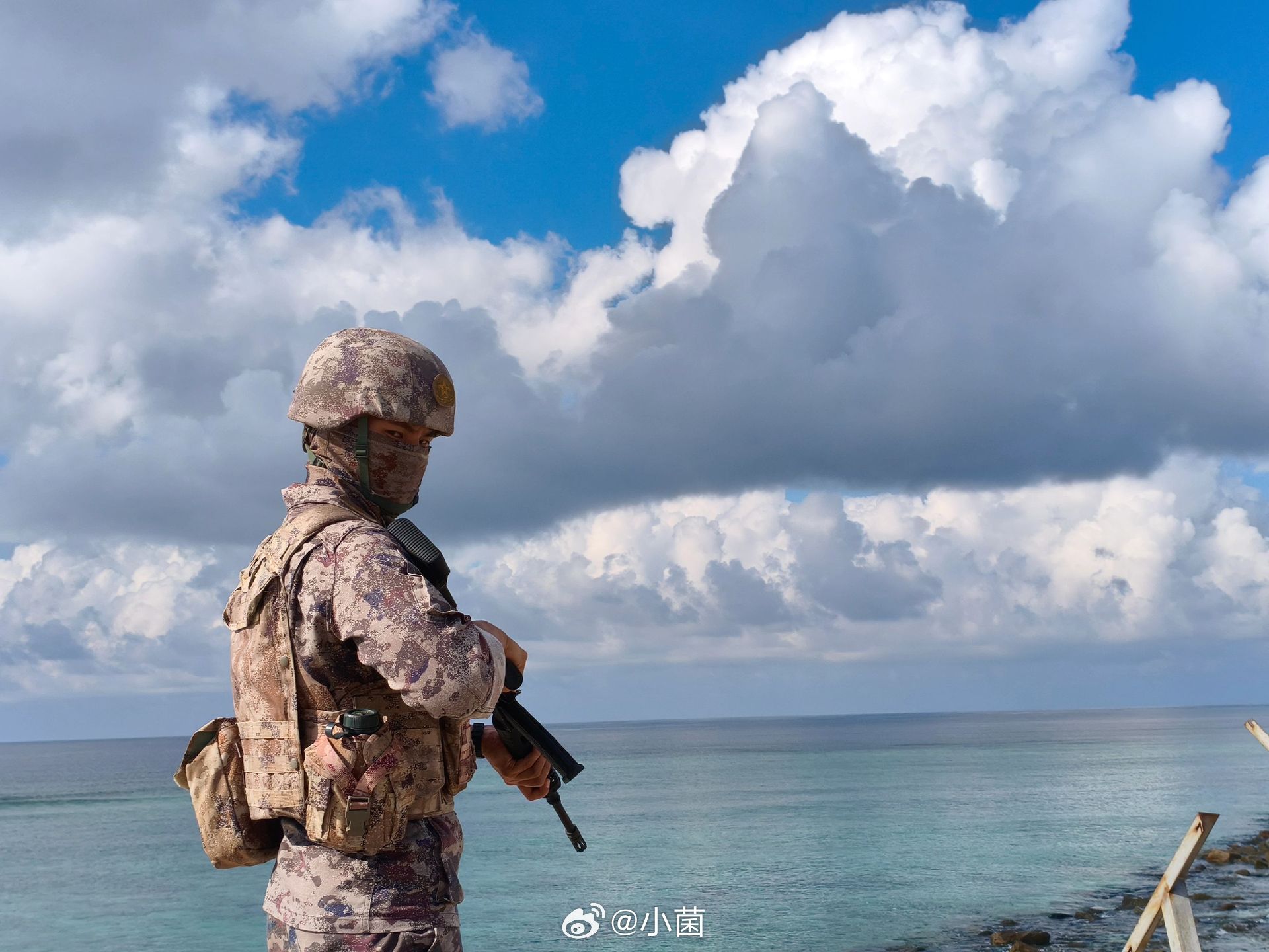 小菌 早安战友们祝群友战友们 节日快乐🫡 