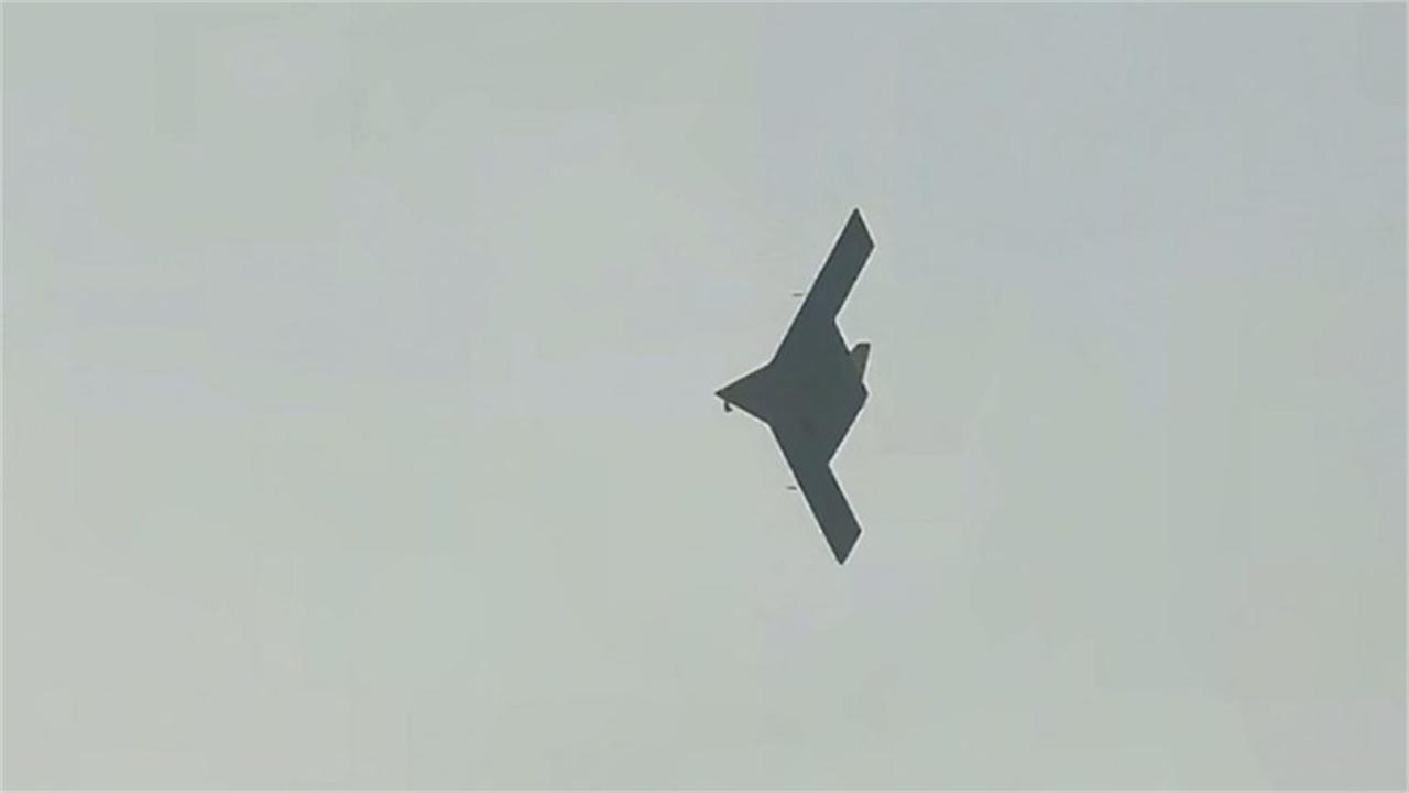 又有“隐形哨兵”试飞！未来或部署四川舰，突防能力不容小觑

最近，一架巨型CH-