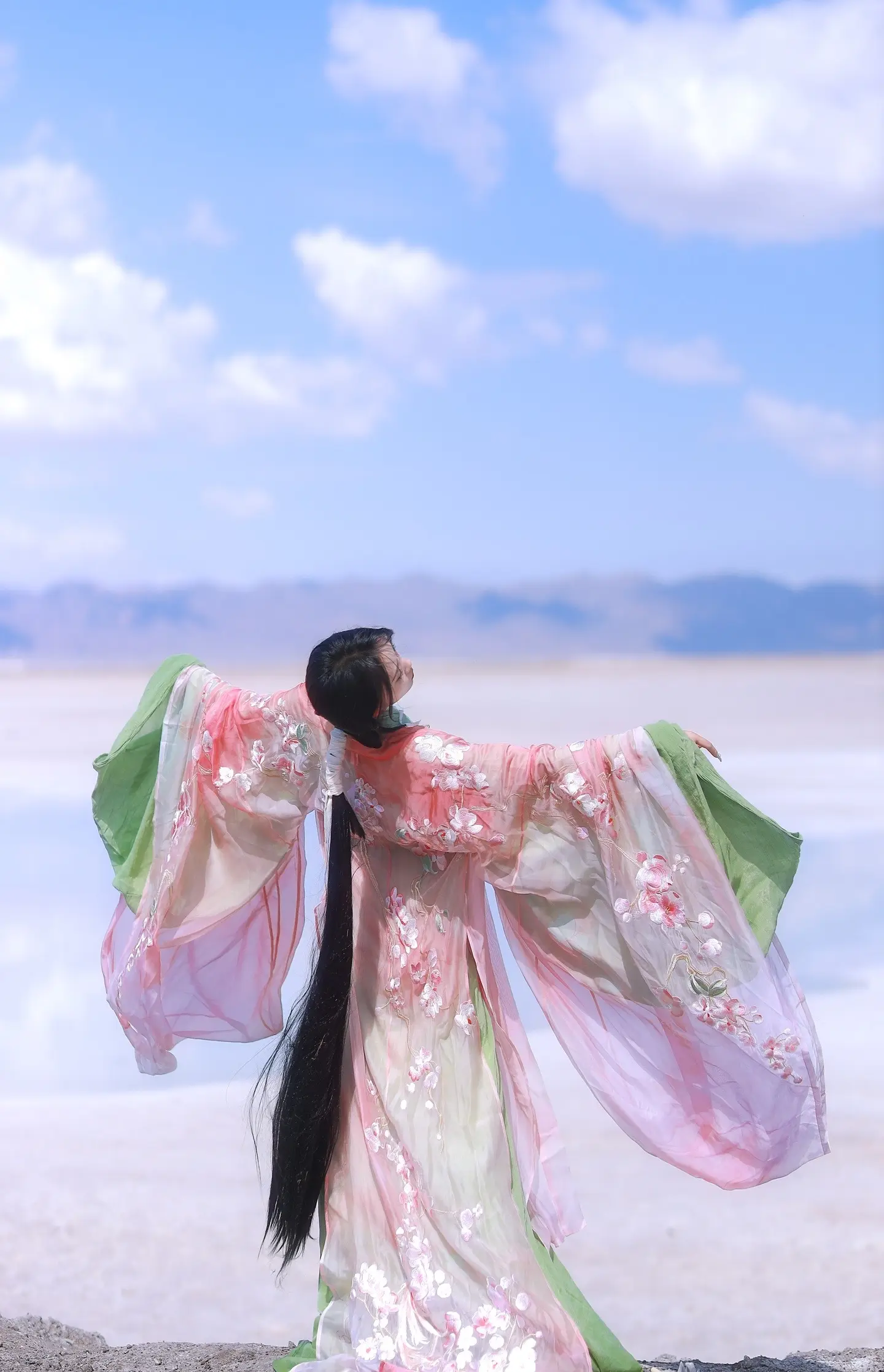 “你走吧，我出不了神山…”