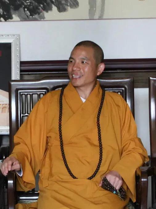 白马寺主持去当少林寺主持，是平调还是提拔呢？


他居然是66年生的，一点都看不