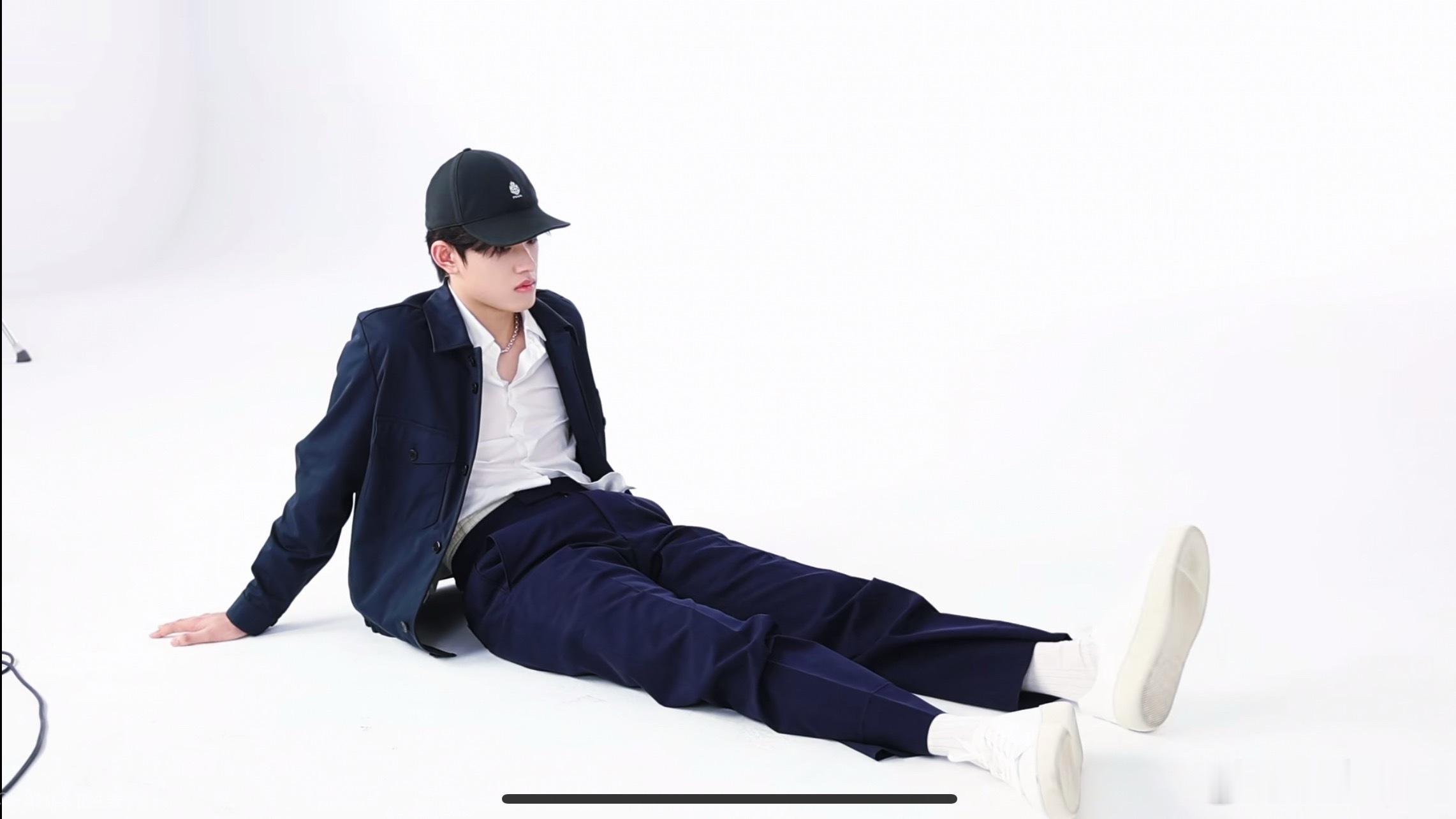 极腿床【Prada品牌大使张极】prada品牌大使张极