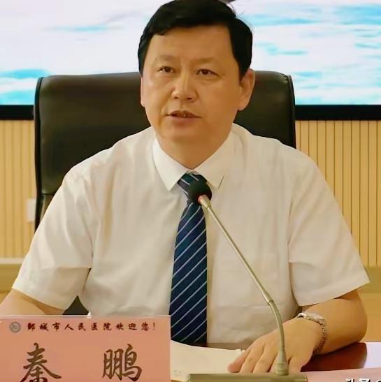 纯纯的帅哥一枚啊，唇红齿白，可惜了

知名中医善于保养，看来是真的。

高级职称