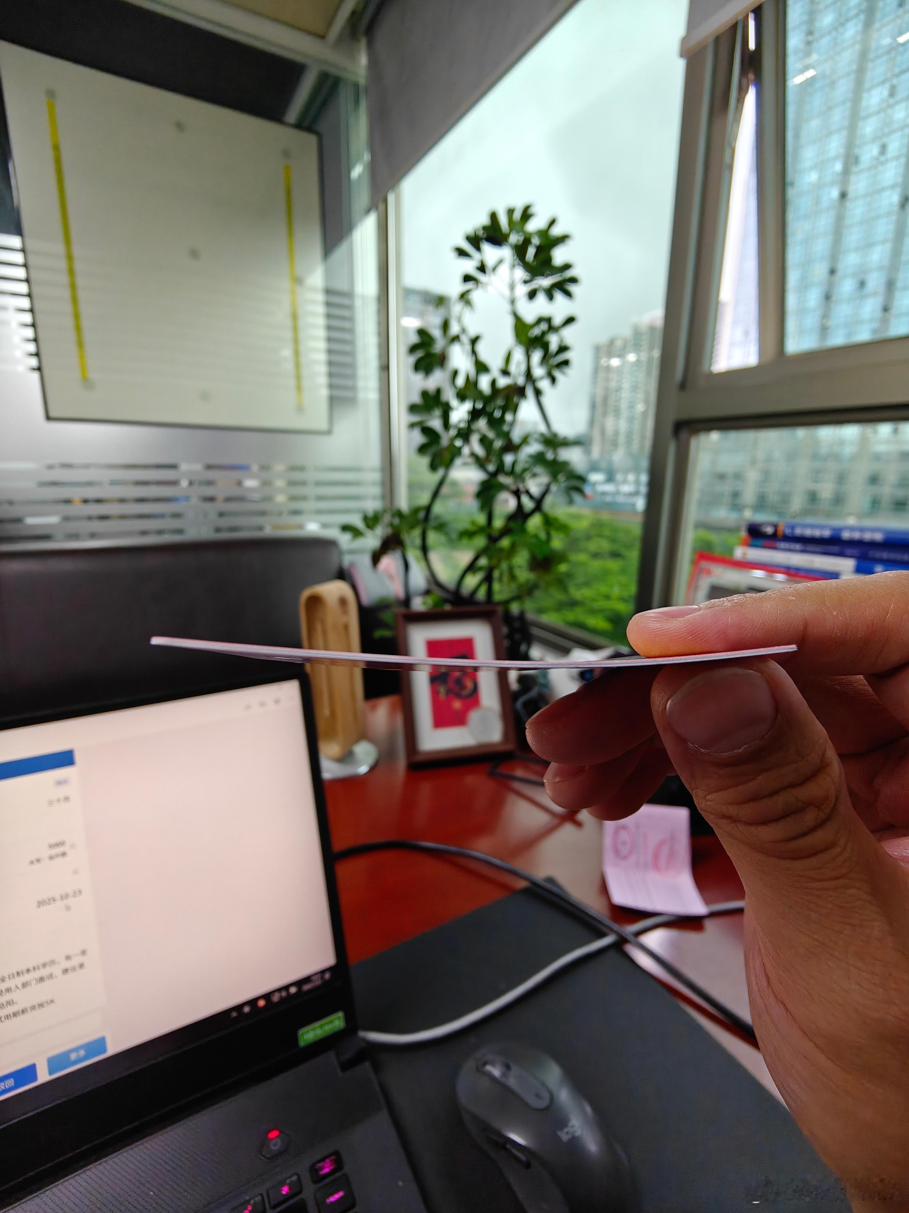 邮政是真🐮🍺。寄过来的银行卡都是弯的[赞] ​​​