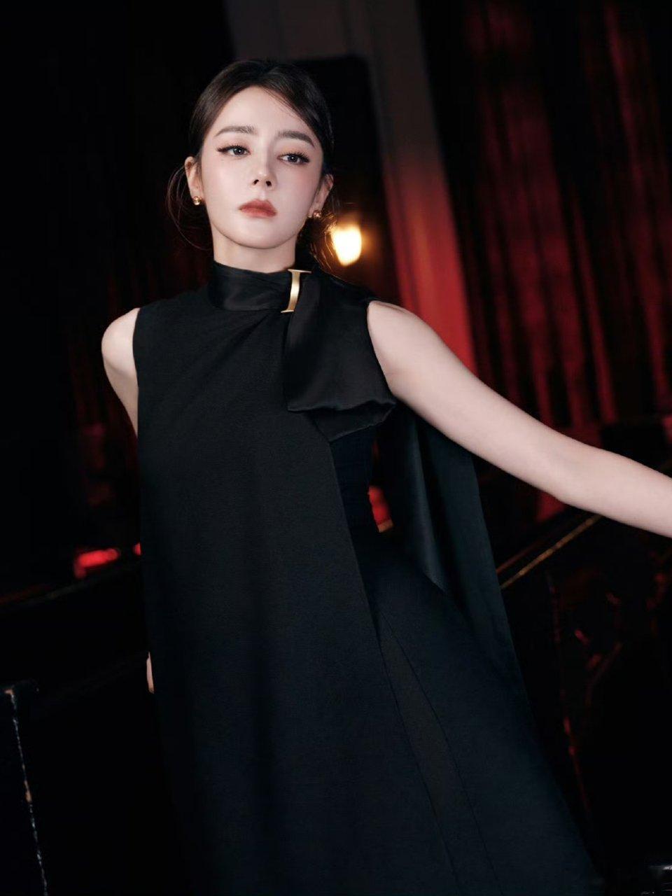 金鹤龙发迪丽热巴九宫格能化出这么美的热巴，我要是金鹤龙得吹一辈子