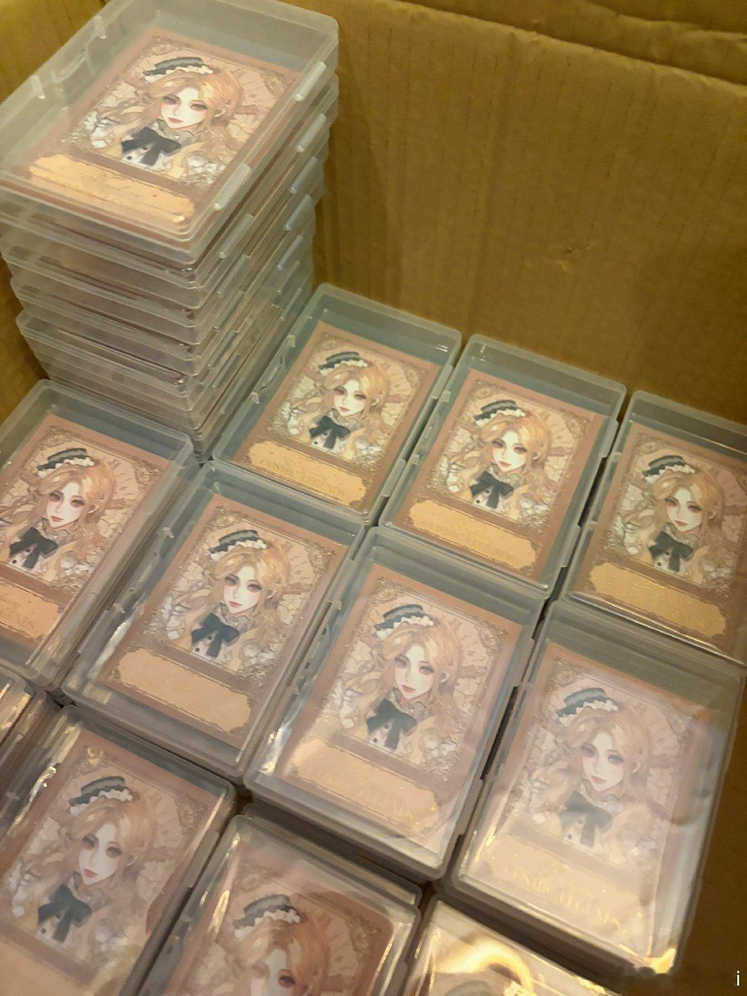 冬夏saki[超话]  我是一个勤勤恳恳的打包工！正在给铺铺这周的烫金纪念卡住单
