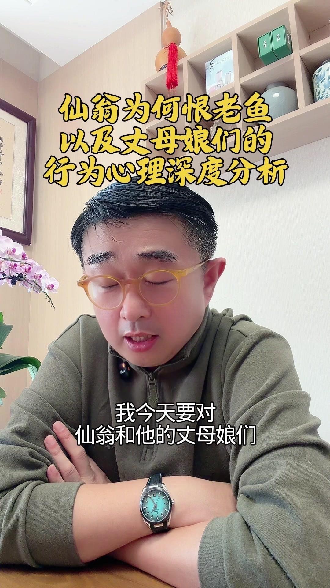💡凤凰男常因出身寒微逆袭，却难改底层价值观。他们对高消费敏感，认为是浪费，本质