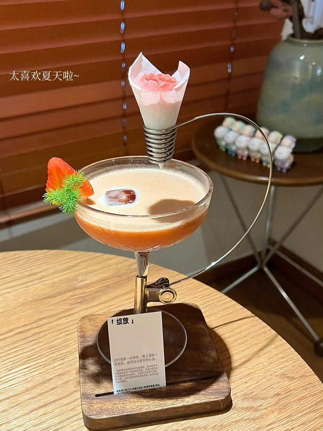 生活细碎的美好藏在傍晚晚风、街边路灯和一杯温水里，好好善待平凡日常。 