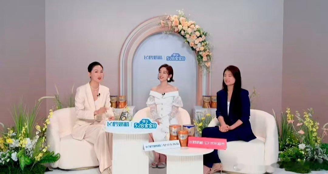 唐艺昕练到没时间跟女儿视频 唐艺昕会录训练视频给女儿看 唐艺昕谈与孩子相处要有边