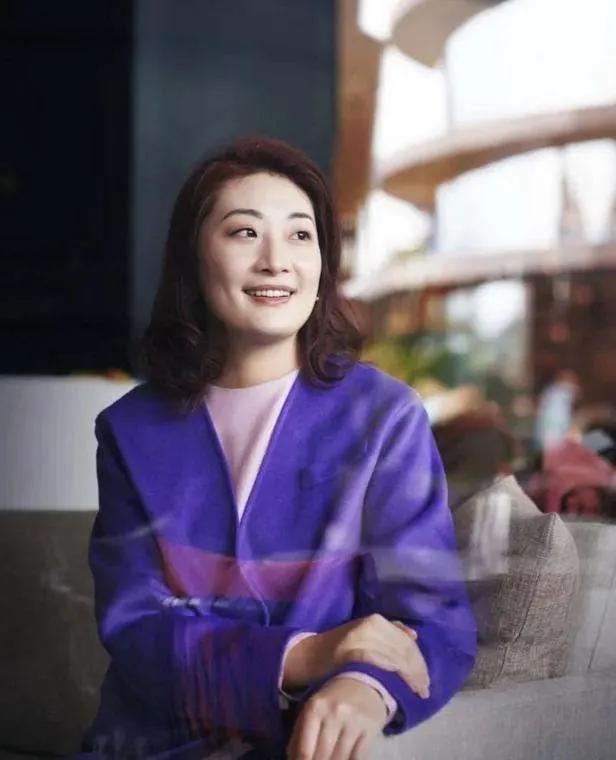 宗馥莉隐忍了27年，这次出手，真是一剑封喉！

宗馥莉是1982年出生的，今年四