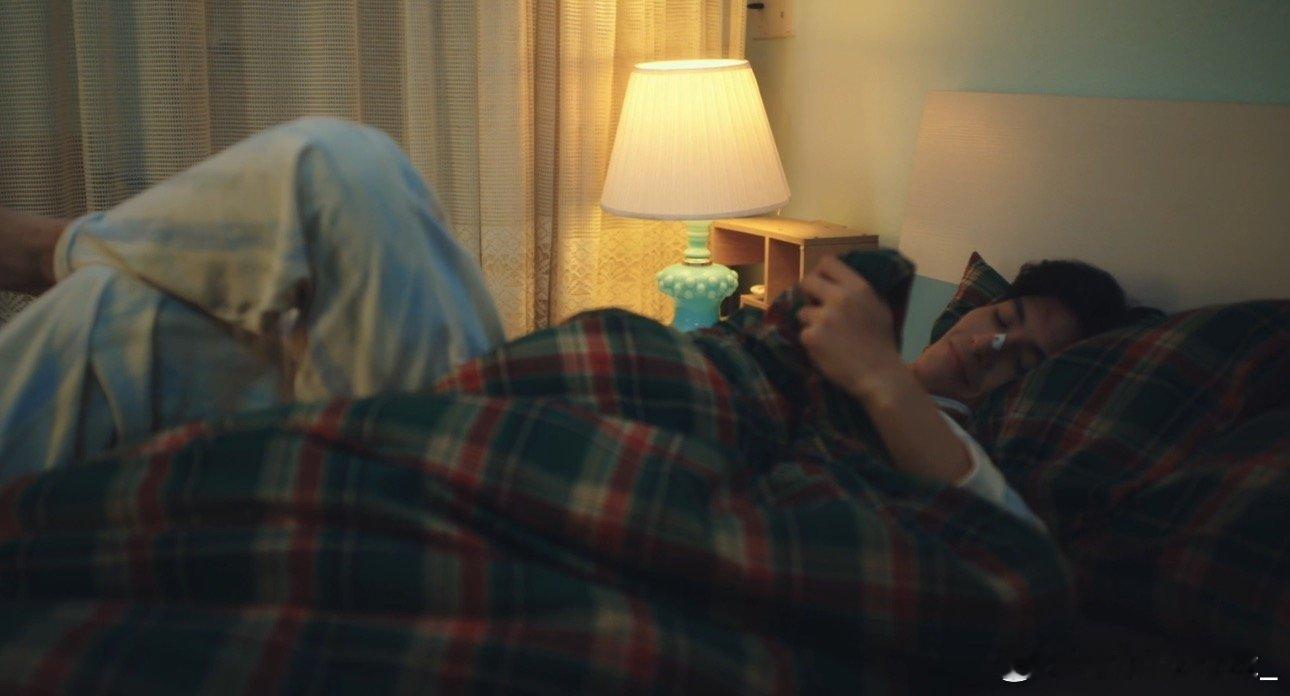 初三的六一儿童节最新集，所有人都在找六一，他却安心躲在初三家里，这种反差太好磕。