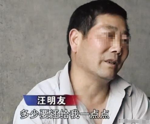 浙江衢州，一名男子以10,000元购得一座老宅，经过七年后决定拆除修缮，拆除过程