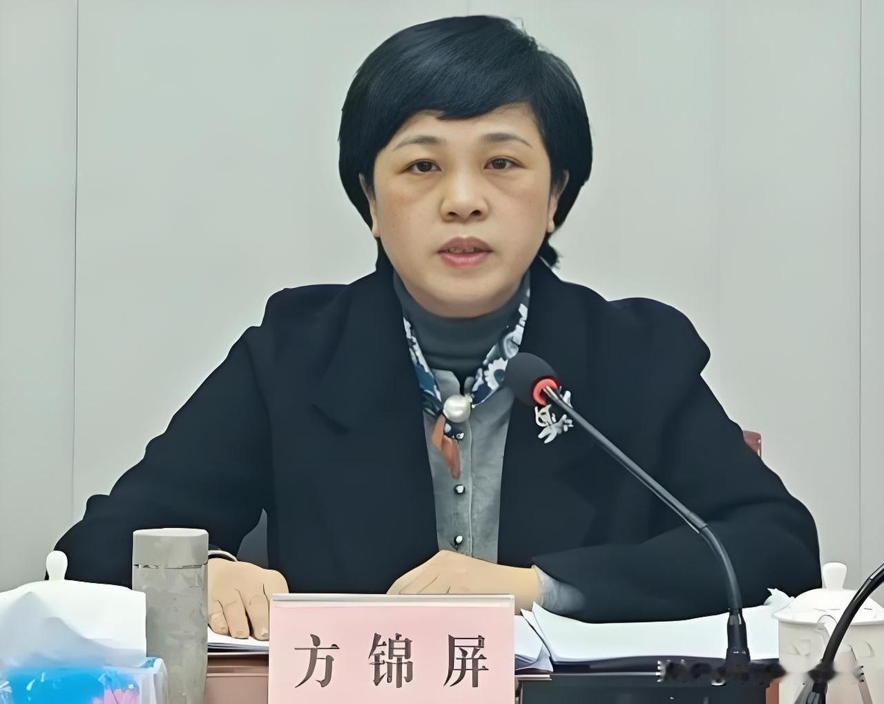 方锦屏落马我不意外。
医保系统反腐这两年本来就是重灾区。但唯独让我没想到的是，评