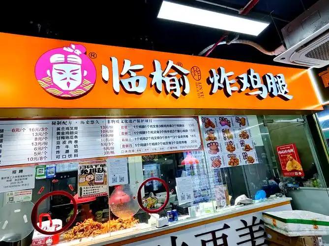 这几年街头巷尾的餐饮生意不太好做，有些曾经遍布全国的连锁炸鸡老品牌，短短三年就关