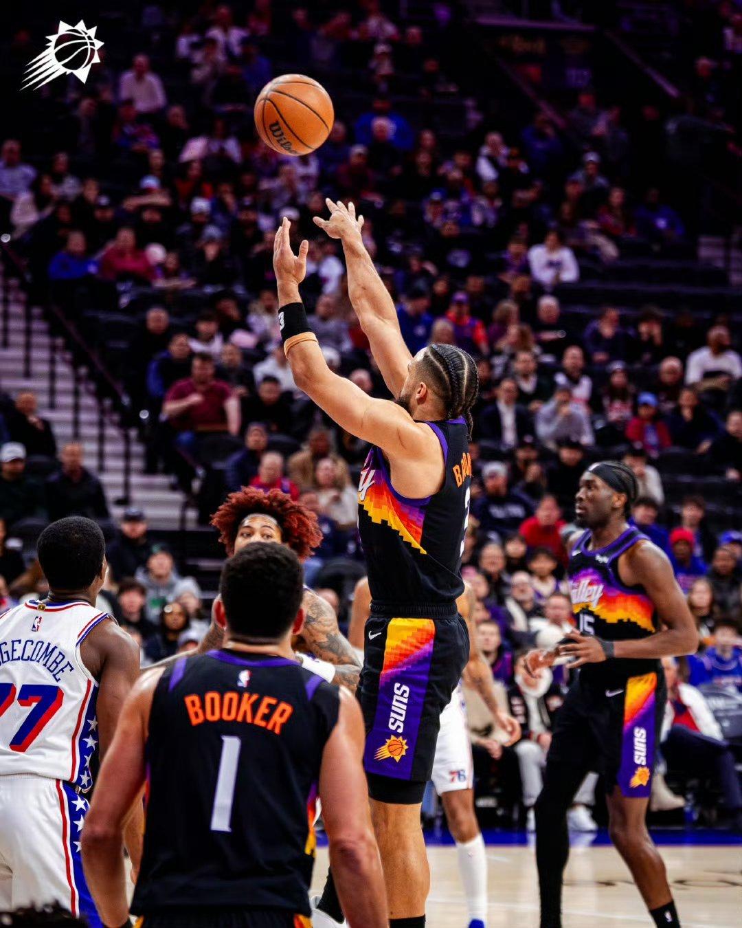 前7个全铁，然后连进4个三分太阳这三分爆发力有点猛太阳vs76人