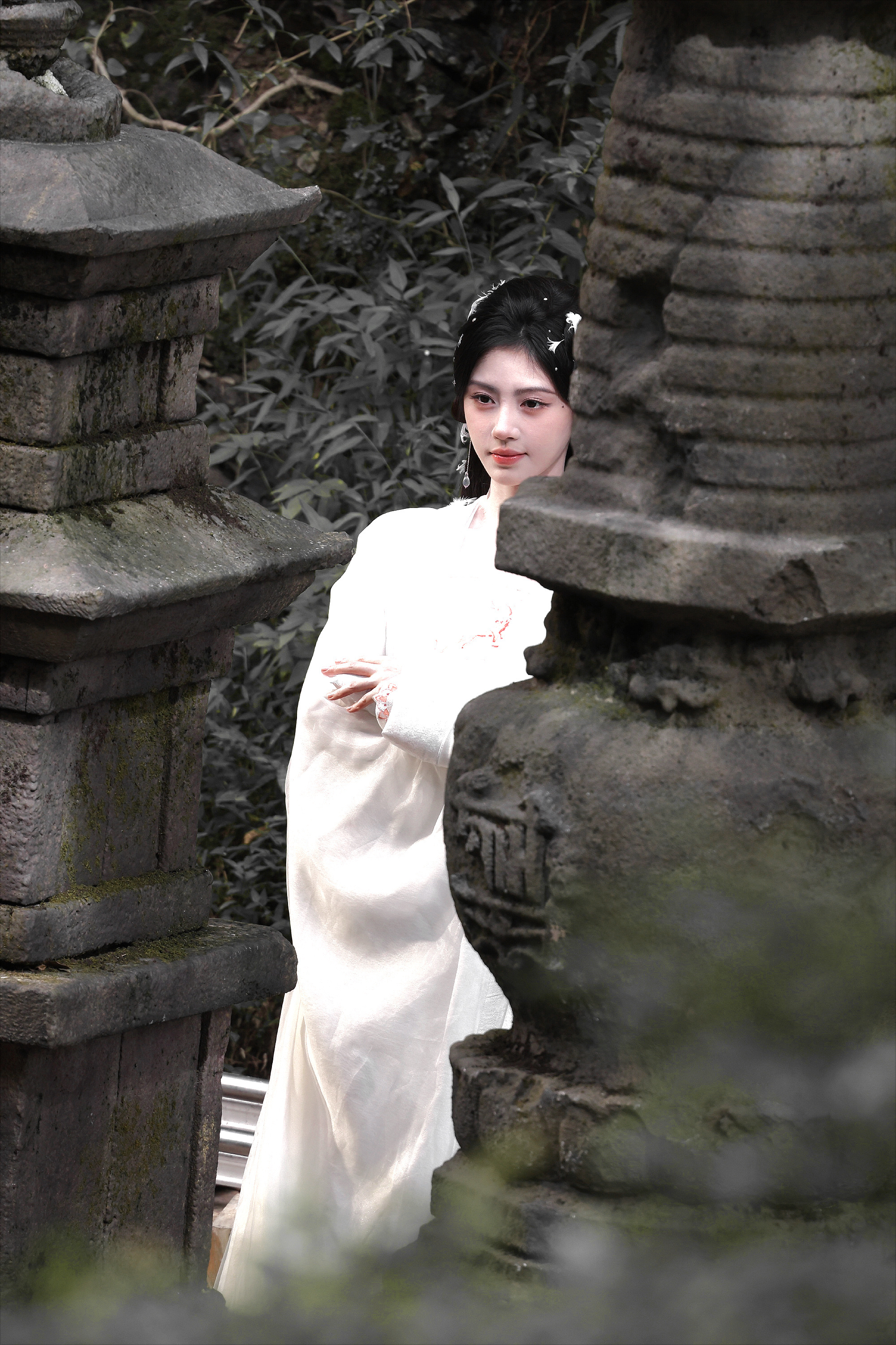 jjy鞠婧祎千香 jjy鞠婧祎姜黎非 “玫瑰之所以是玫瑰，是风与光的眷顾，更是视