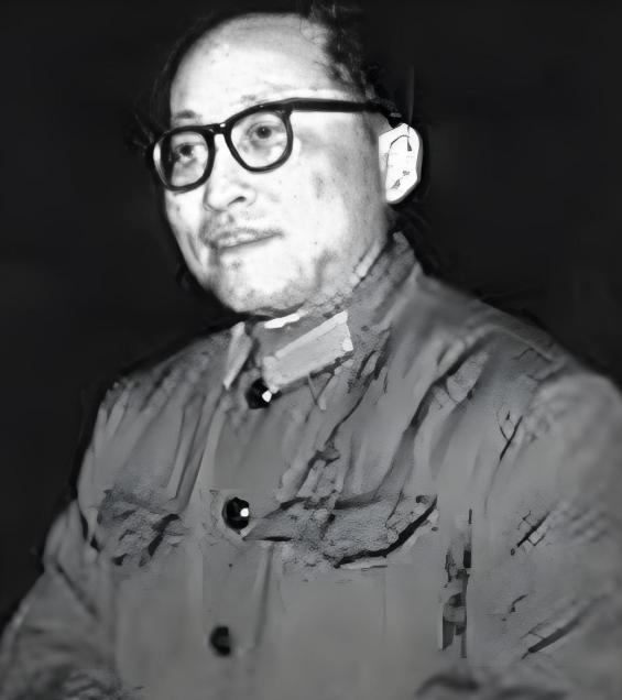 1952 年，北京解放军总医院，志愿军铁道兵三师代师长黄振荣，问 30 岁女军医