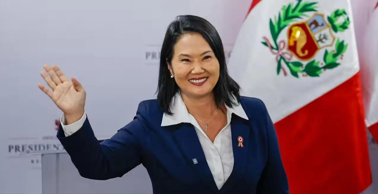 第一把火竟然直接烧向了咱们中国！7月3日那天，日裔出身的藤森庆子刚刚当选秘鲁总统
