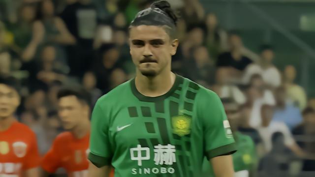 中超第11轮大戏登场，北京国安坐镇主场，跟上海海港上演了一场2-2的“和平大联欢