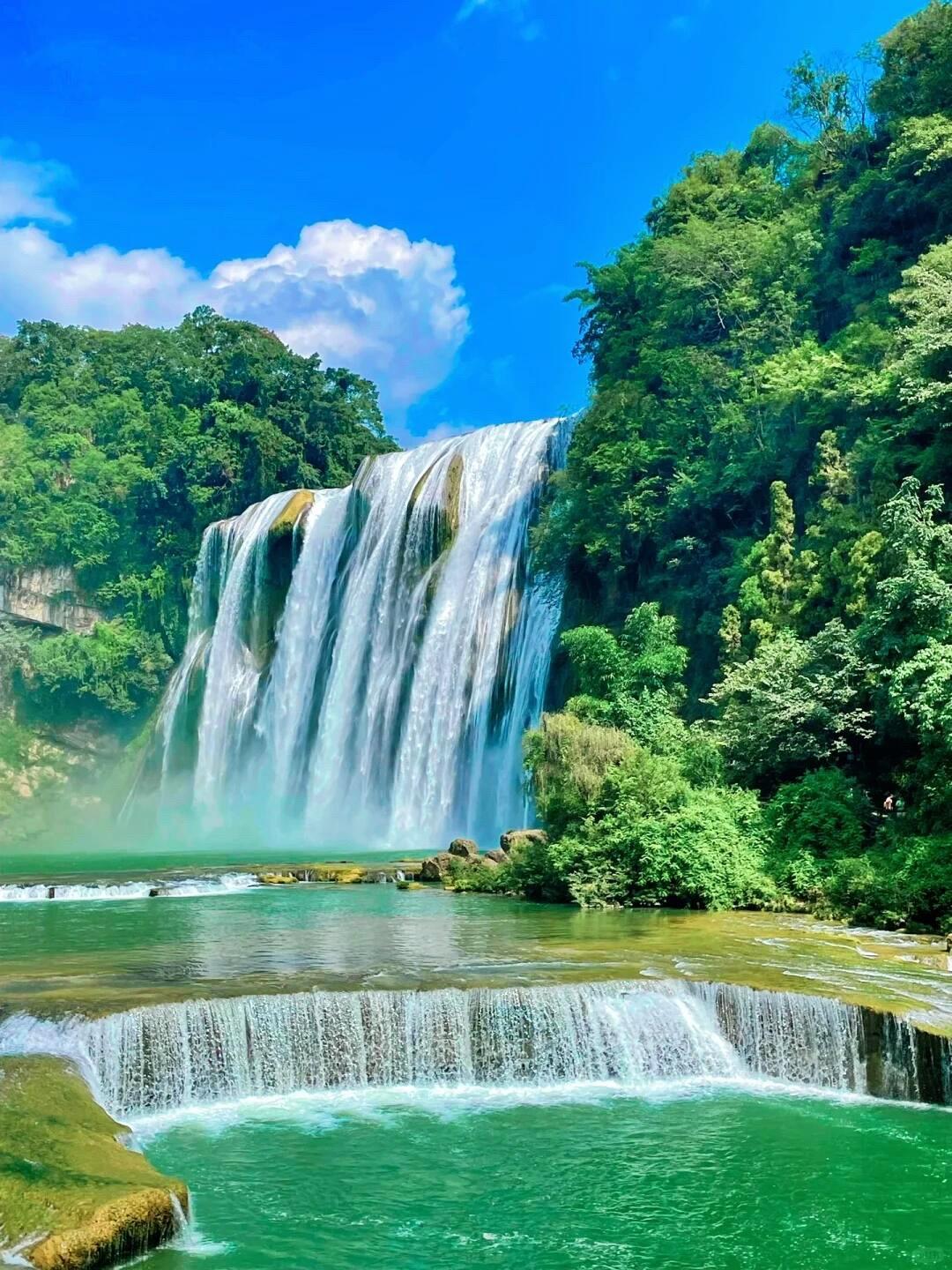 贵州不愧是《国家地理》强推的宝藏地。走进最美多彩贵州，贵州的山、层峦叠...