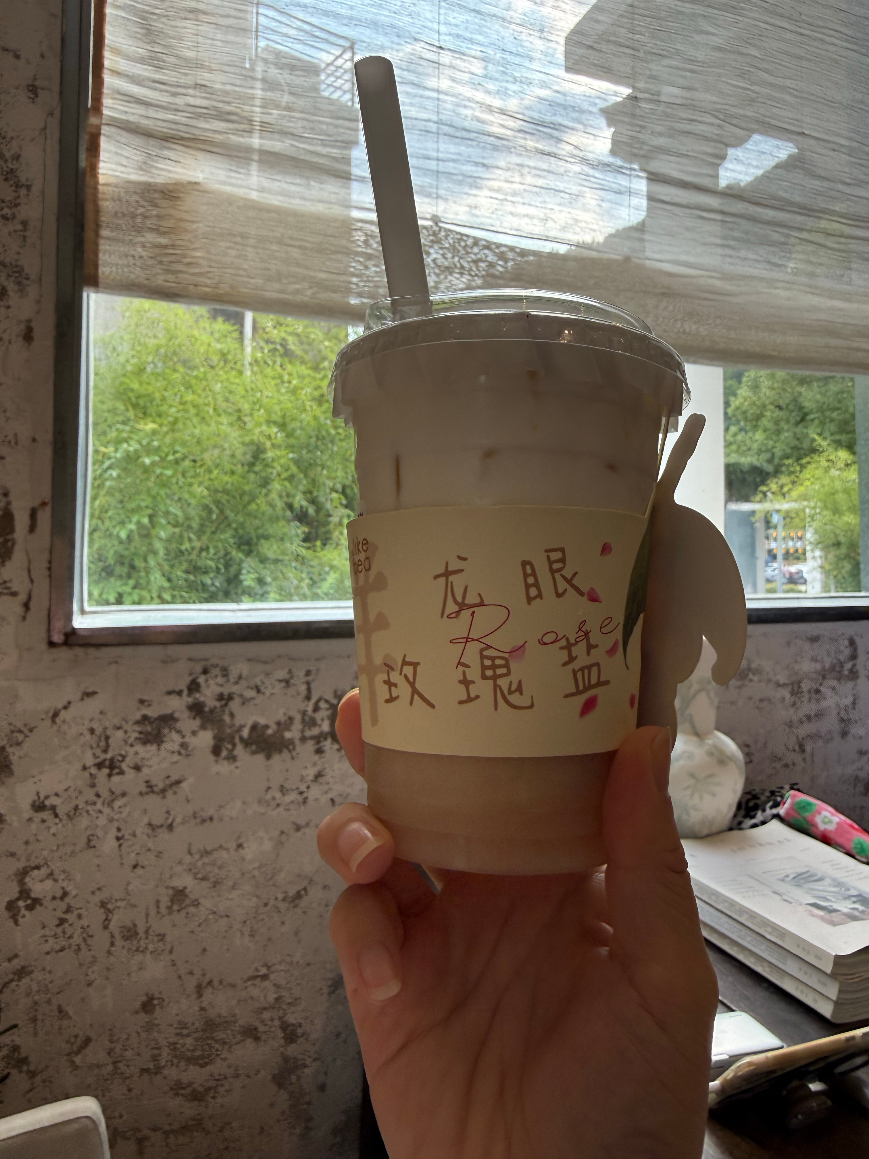 这个龙眼玫瑰盐好好喝昨天已经喝一杯了，没喝够 ​​​
