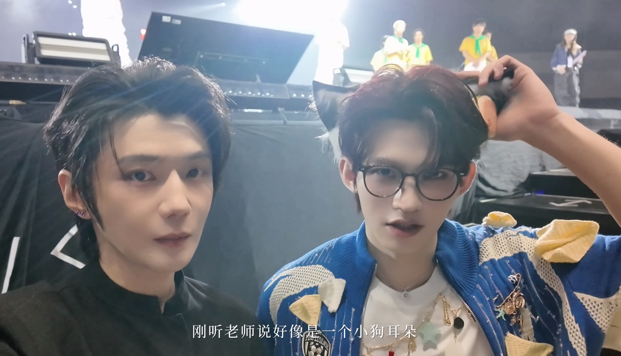 好可爱啊！居然一只是小狗耳朵一只是小猫耳朵 