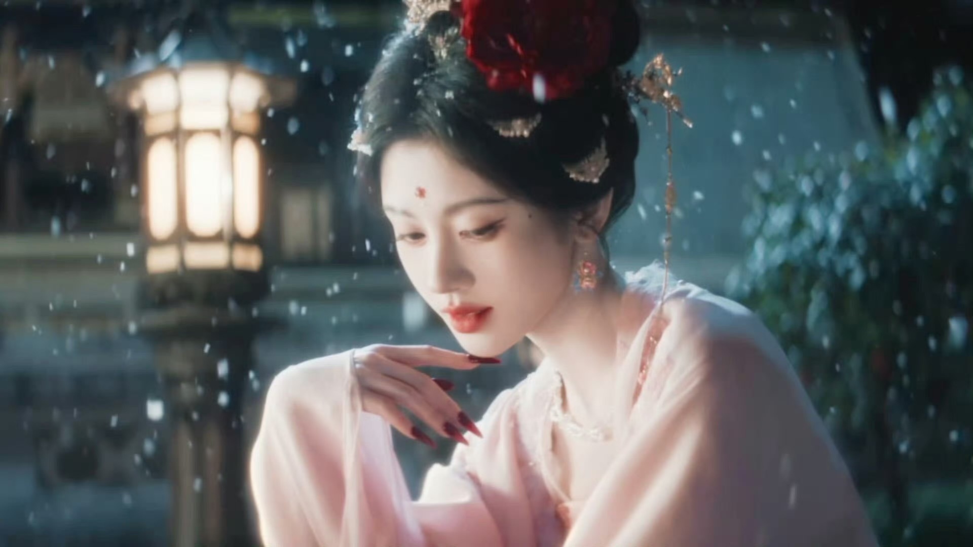 一缕红尘惊鸿颜，宛如仙子在凡尘，鞠婧祎简直不要太适配唐装了