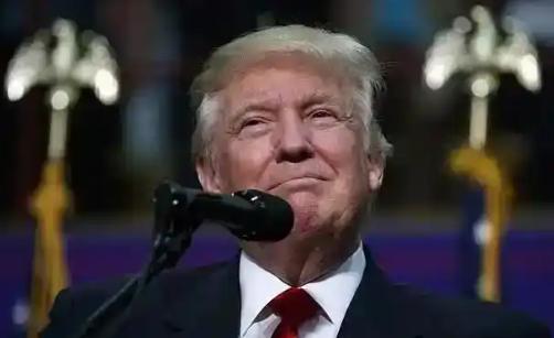 特朗普傻眼了，就在他出售武器装备给台湾，中国首次以“武力”威慑美国，中国公开表态