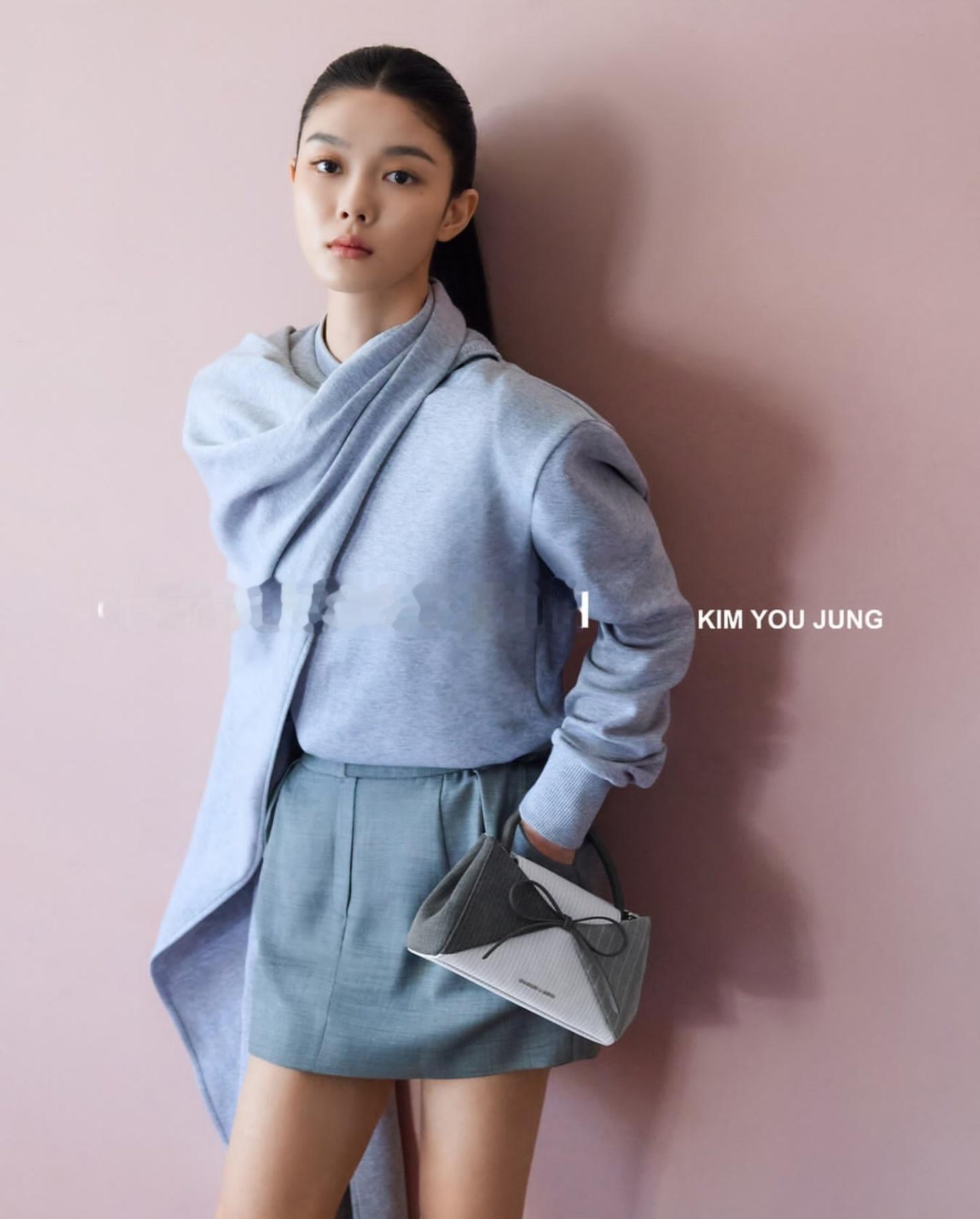 金裕贞 CHARLES & KEITH 品牌大使金裕贞，演绎秋日造型。 
