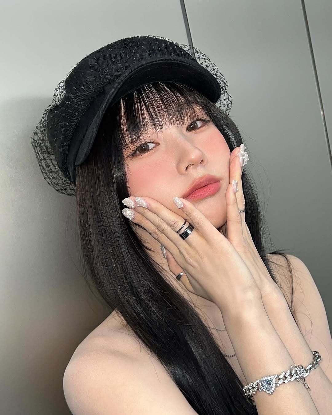 赵美延ins更新며니 생일 시쟉🎂💕🫶🏻🤓 