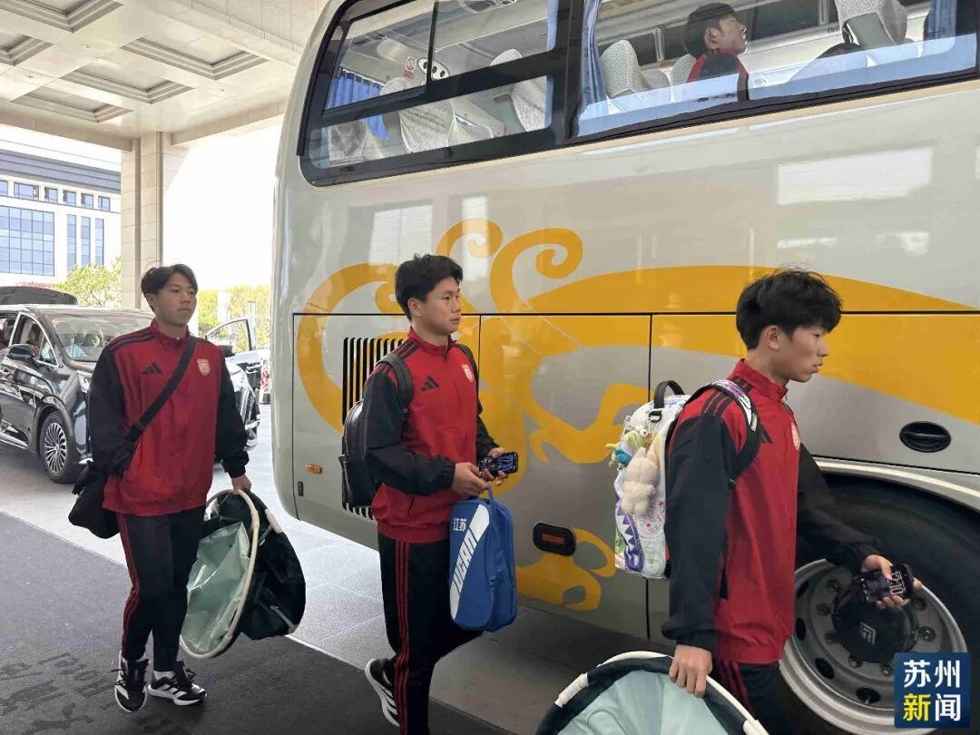 今天（3月28日），苏州队启程出发前往无锡，正式拉开了新赛季的序幕。

这次出征