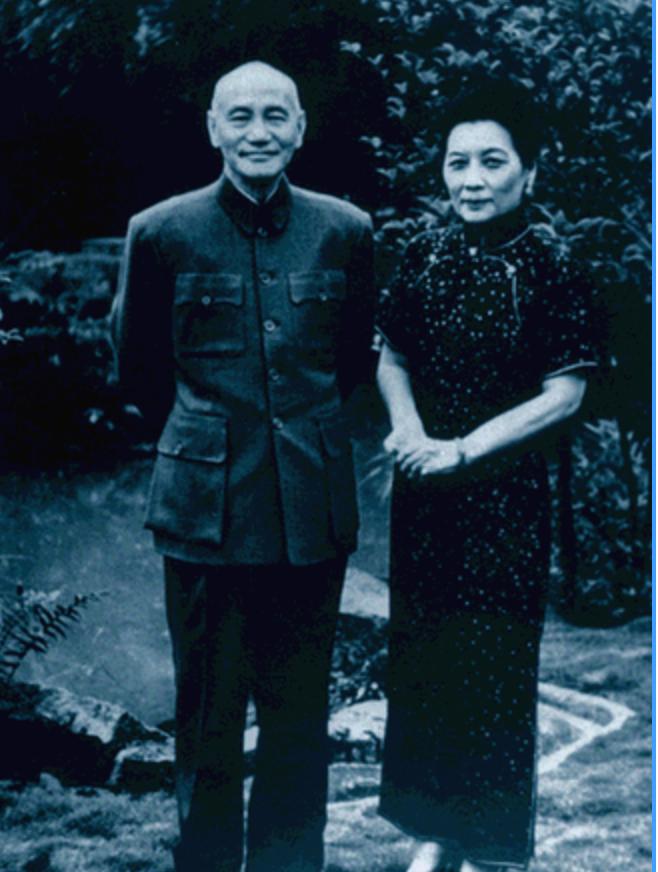 蒋介石退守台湾，很多人以为是被解放军打到无路可走才仓皇出逃，但真实情况是：早在三