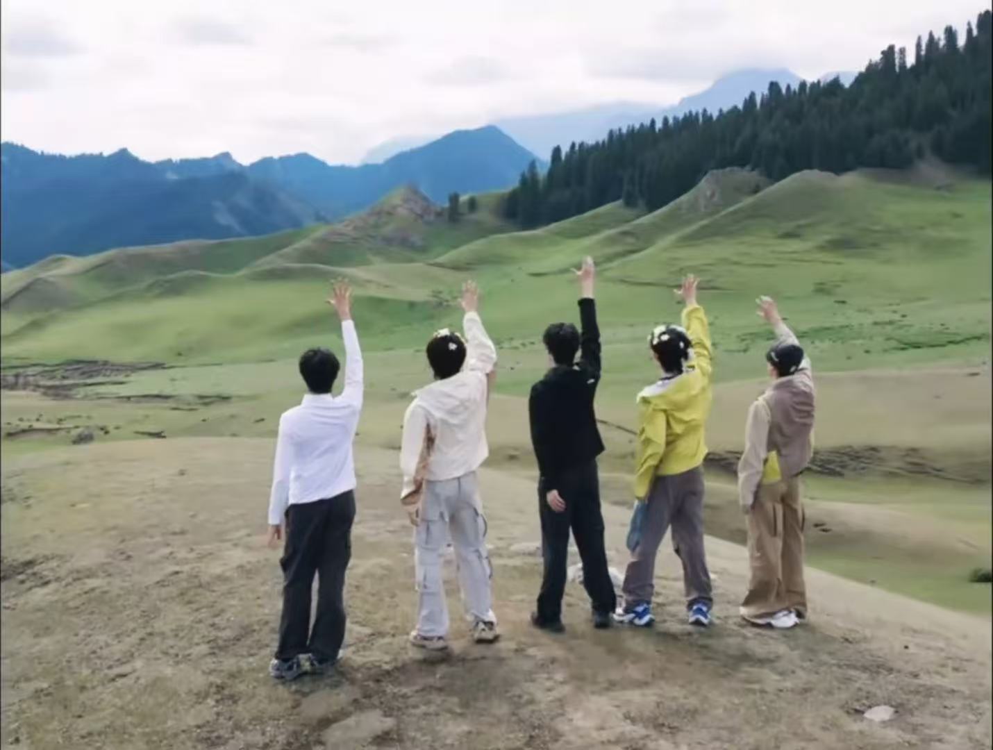 张泽禹说top纠缠到世界毁灭朱志鑫还没有我们五个做不成的一路向海的少年几位少年依