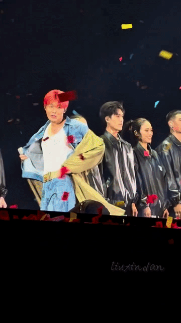 李荣浩 脱了 哈哈哈哈哈哈哈，李荣浩太听劝啦！被喊三天“脱掉”，最后真就照做，这