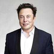 马斯克母亲曝光他住5万美元小屋这事太有意思了。2026年《福布斯》数据显示，马斯