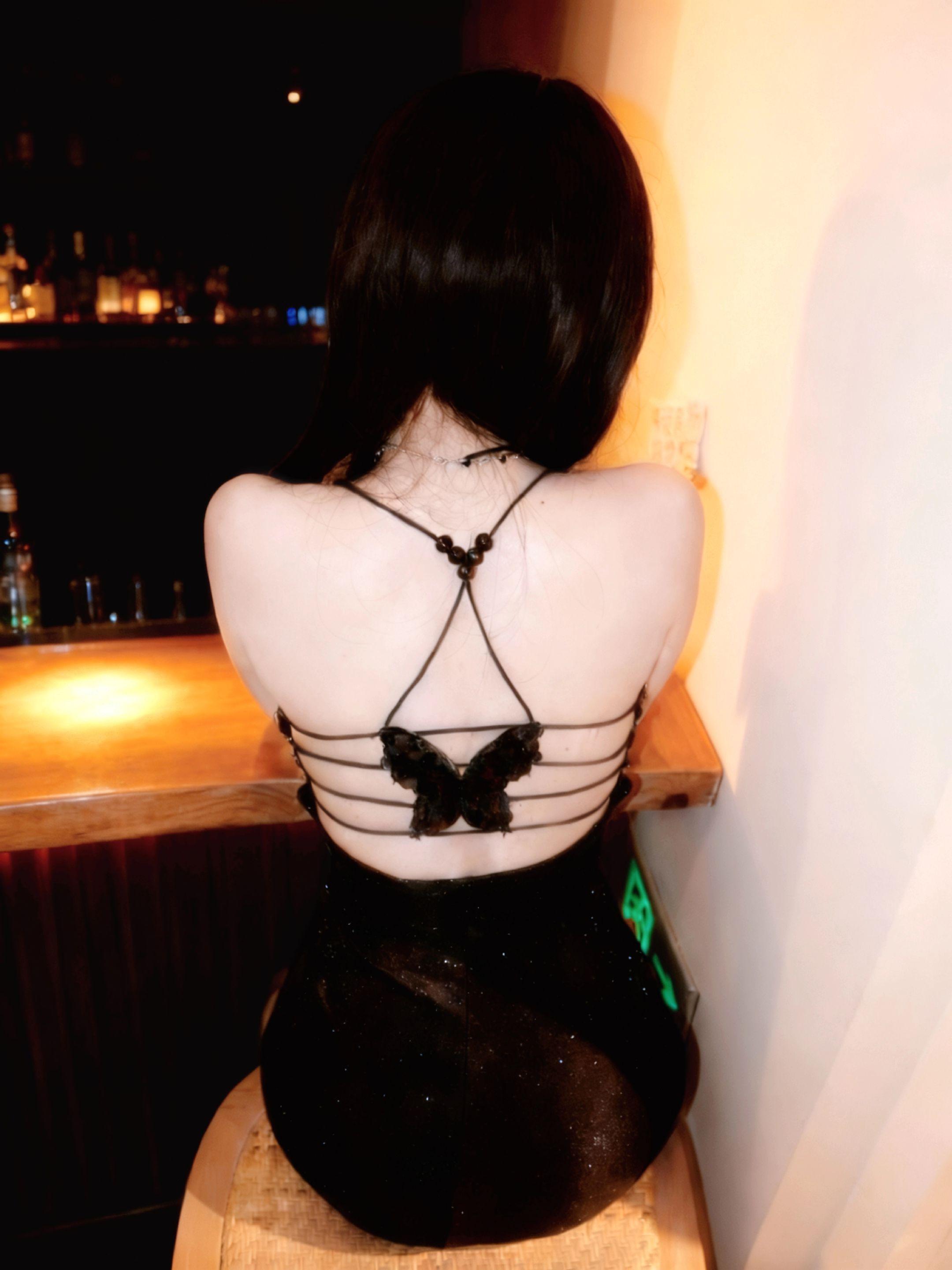 夜晚的氛围正酣