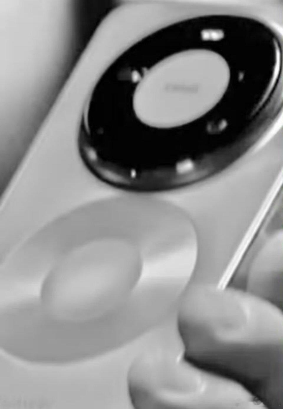 怎么看着跟华为Mate40已经有点像呢？ 