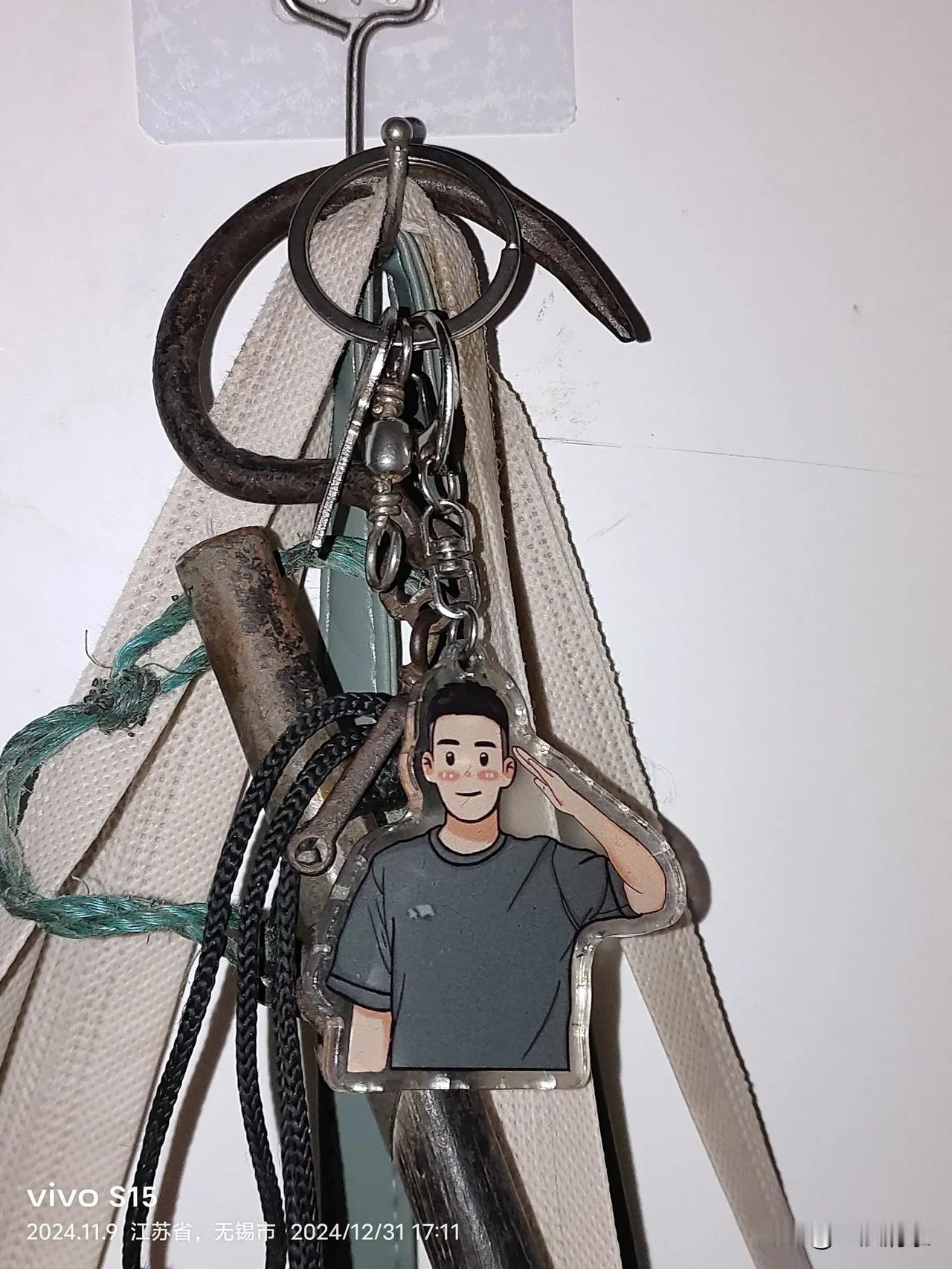 洞察一个人，本非难事。于细微处见格局，于脾性间察涵养，于困境中鉴担当。