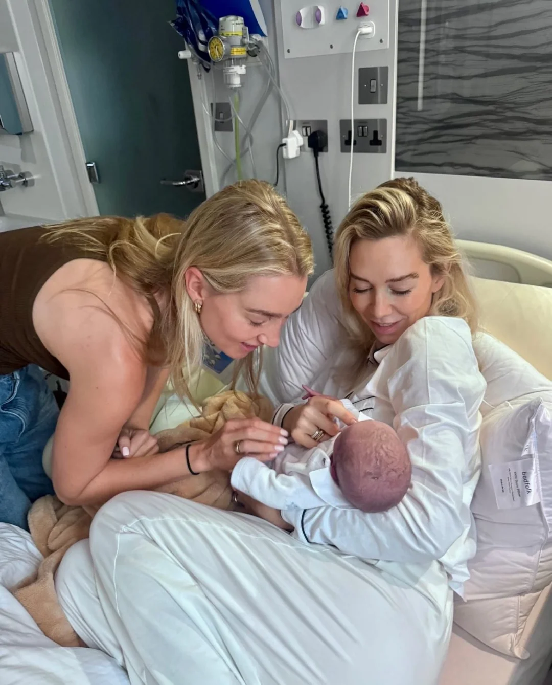 白寡妇 Vanessa Kirby 产下一娃！ ​​​
