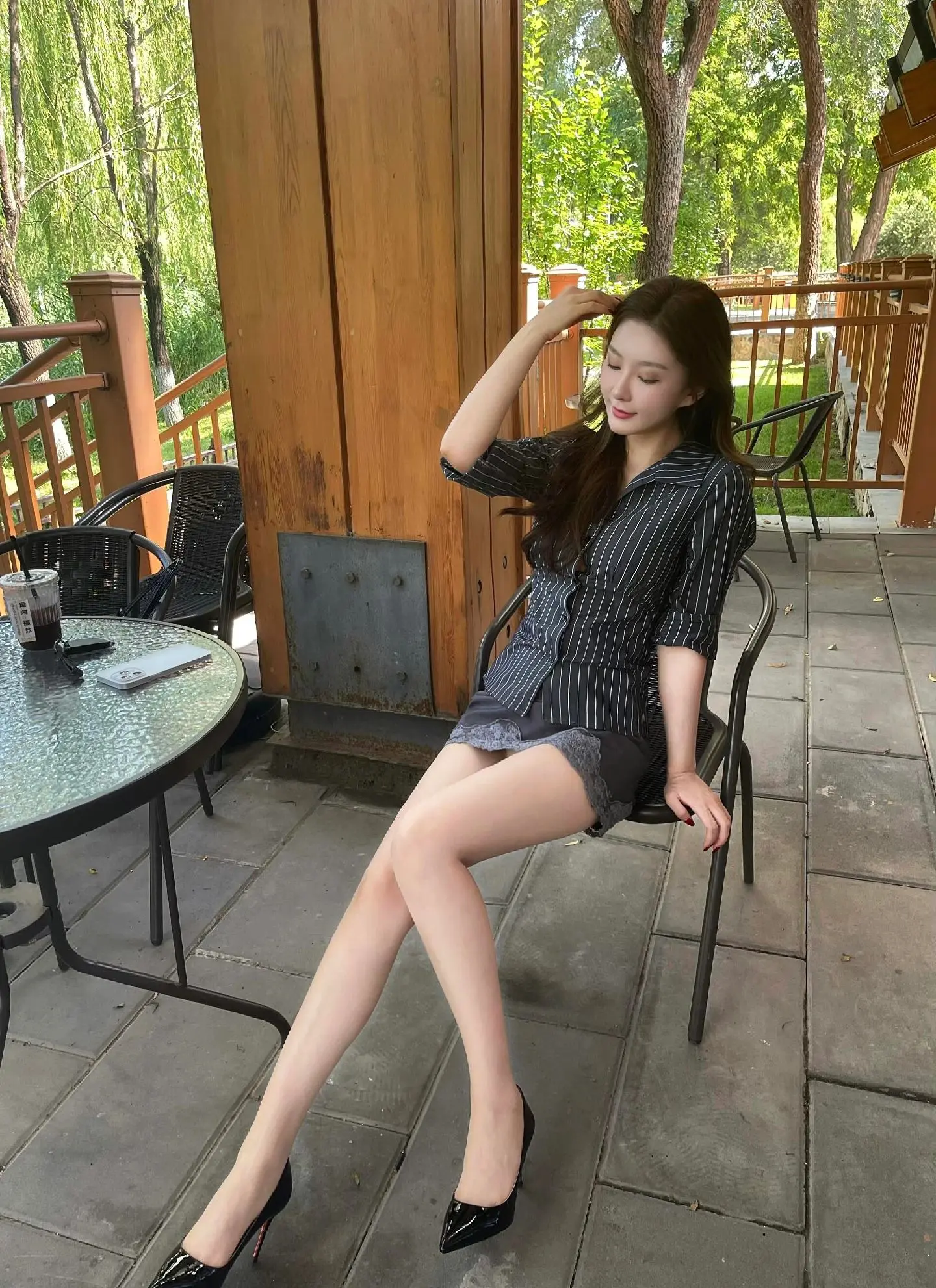 突然发现自己老了，不再喜欢热闹了。能宅在家里绝不出门。能一个人绝不扎堆...