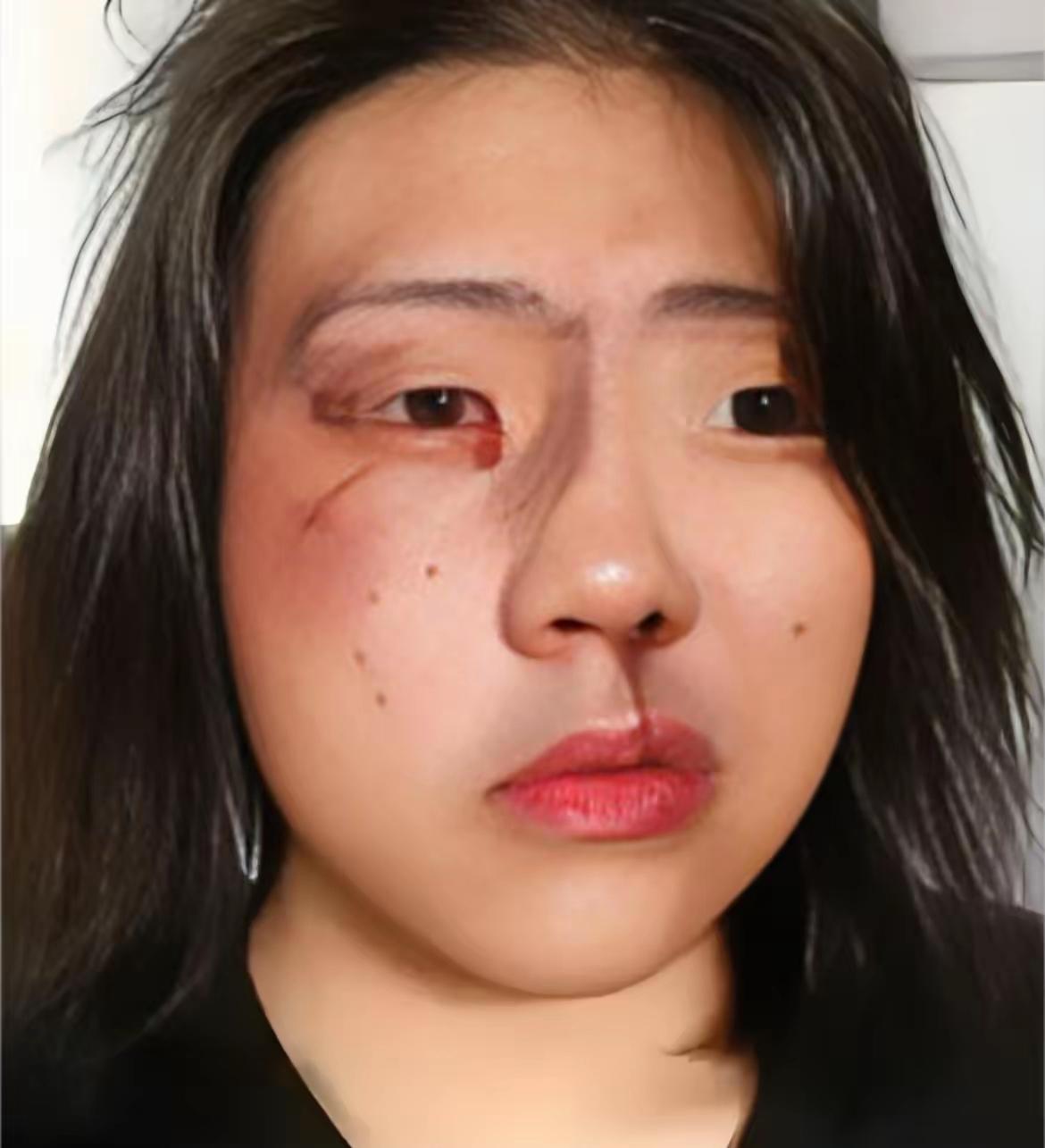 女子九寨沟旅游遇冲突
先动手反被揍
网友热议该谁负责！

女子怒砸前台电脑动手打