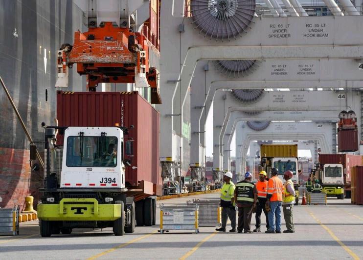 美国以“产能过剩”为由，对包括中国在内的16个贸易伙伴发起新一轮301贸易调查。