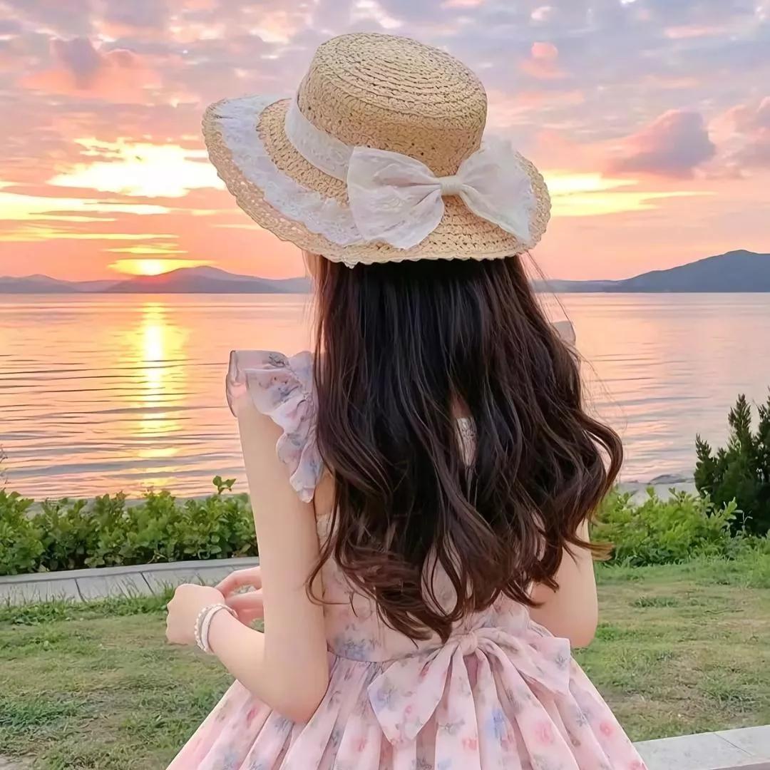 湖边日落，少女与草帽的浪漫时光湖边温柔少女 海边闺蜜下午茶 山景少女照 草帽花海