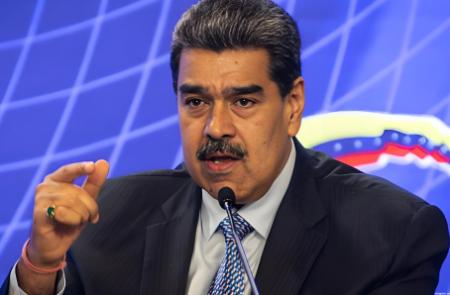 马杜罗比阿萨德还要悲惨，后者最起码去了莫斯科生活了，马杜罗却被带去了美国。
 