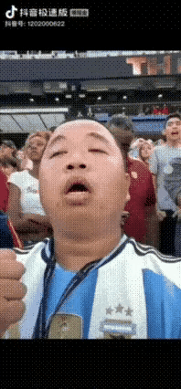江湖不是打打杀杀，是人情世故，旭日宝宝要能做到蓝战非这样通透，最近也不能争议这么
