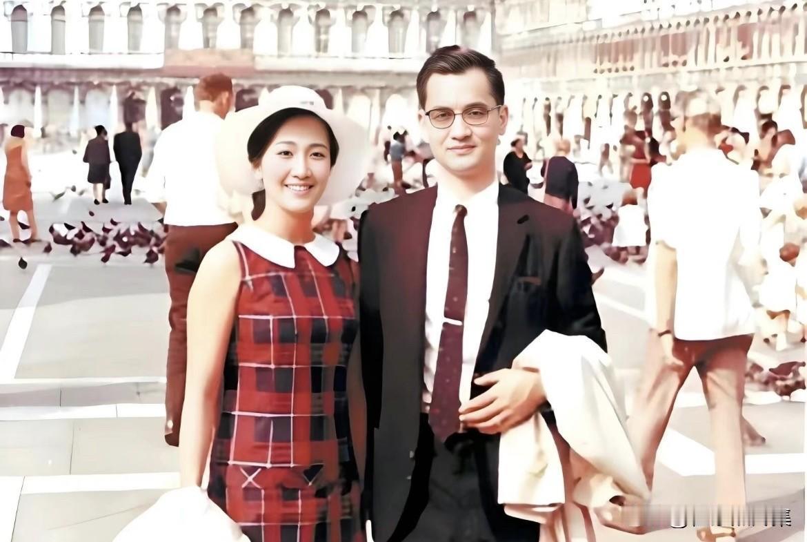 1965年9月，连战与方瑀新婚后的欧洲蜜月旅行途中，在意大利威尼斯的圣马可广场合