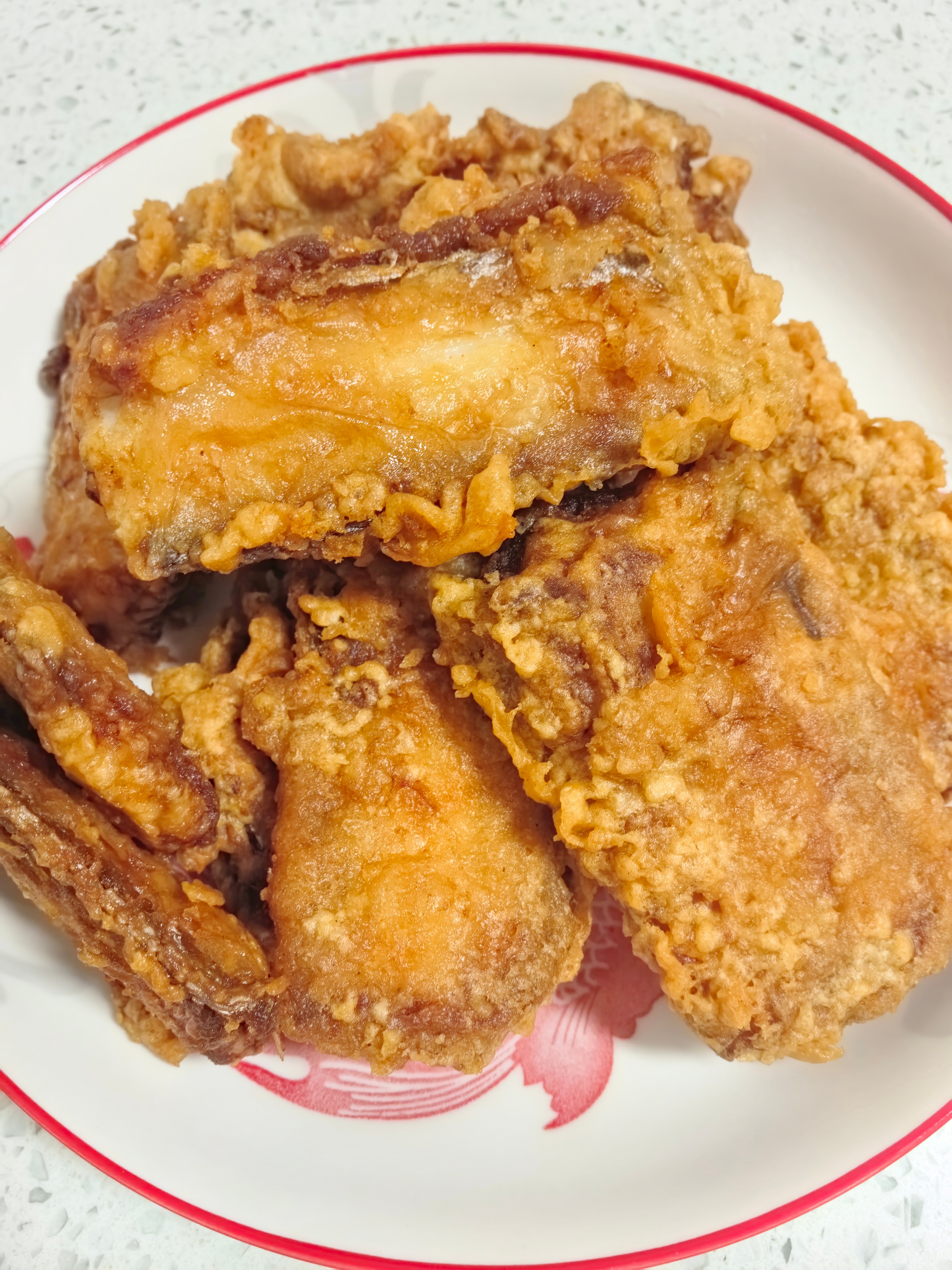 晚饭时间到开吃了，蒸的大花卷是真大个啊～ 