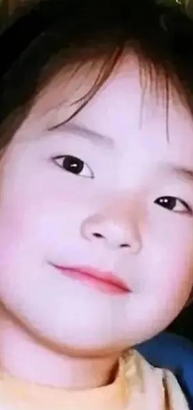 西安一名6岁女童不幸被拐卖，整整九年她隐忍不发，每天背自己的家庭地址，偷偷攒下来